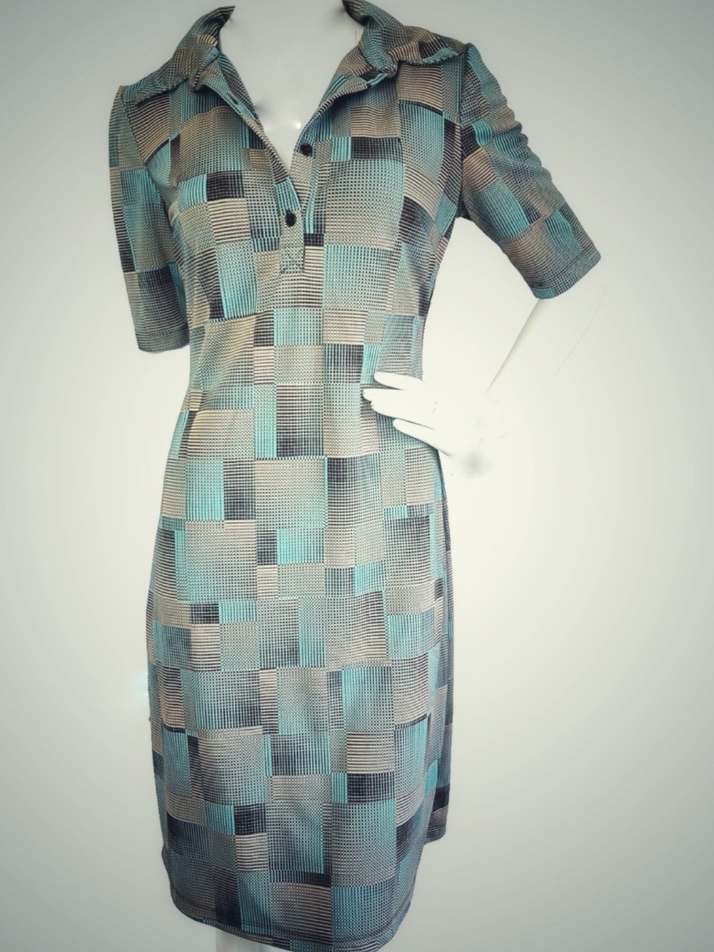 90’s Women’s Short Sleeve Belted Shirt Dress in Mint & Taupe